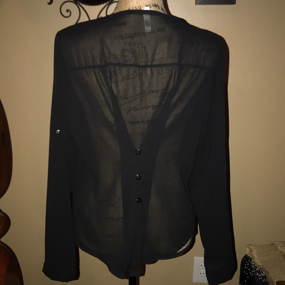 NWOT beautiful back blouse - Picture 4 of 8